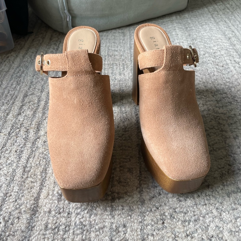 Women’s gianni bini mule size 7.5